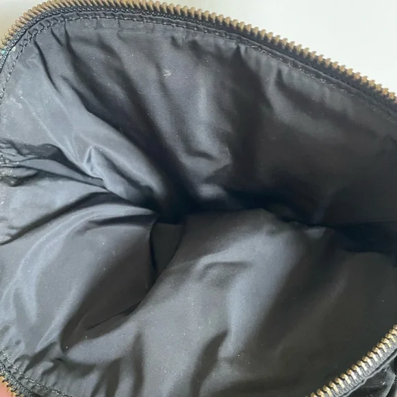 Marc Jacobs Black Crossbody Bag with Gold Hardware - Picture 7 of 12